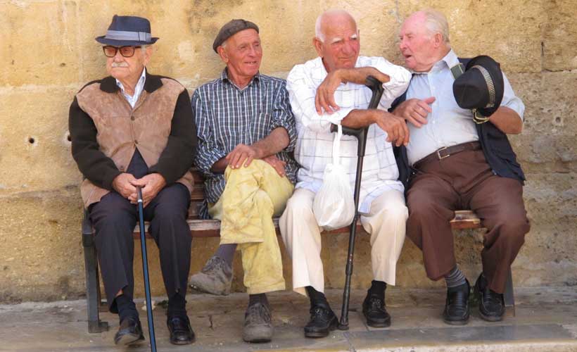 4 Sicilian gentlemen sitting on a seat